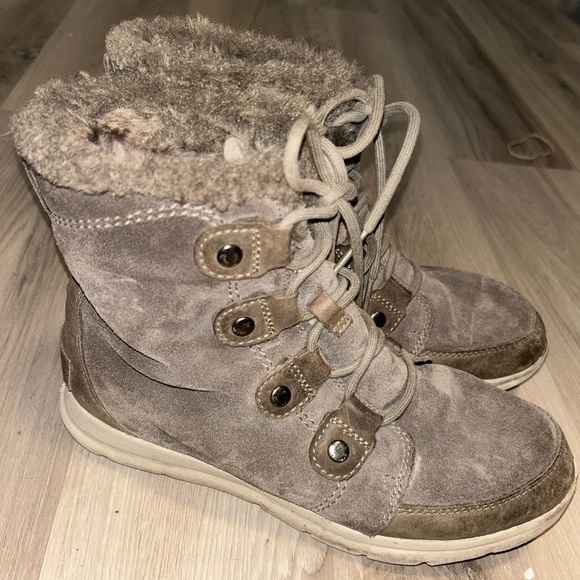 Sorel Shoes - Sorel Black and Cream Fur-Lined Boots